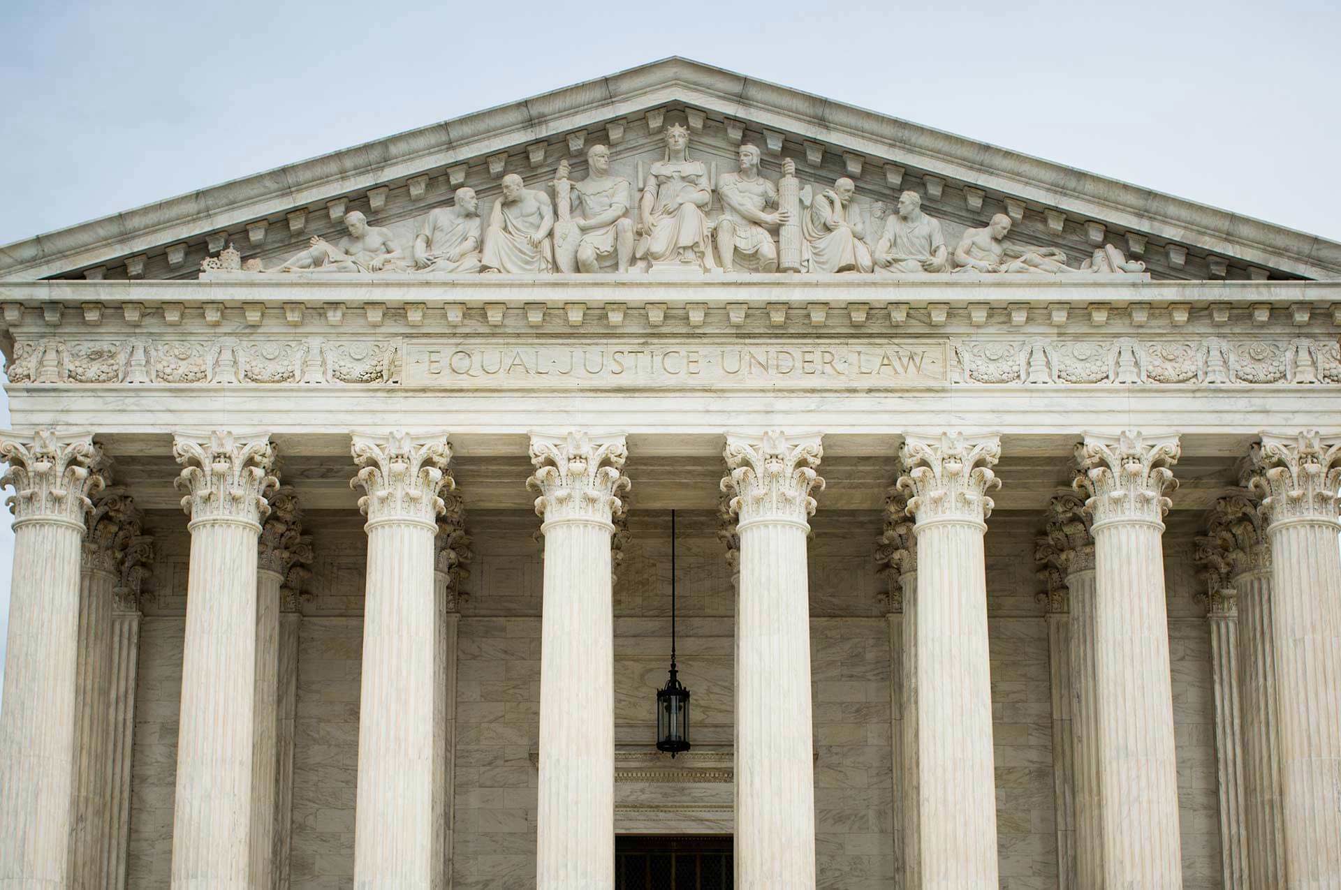 famous-united-states-supreme-court-building-under--PTBFT83