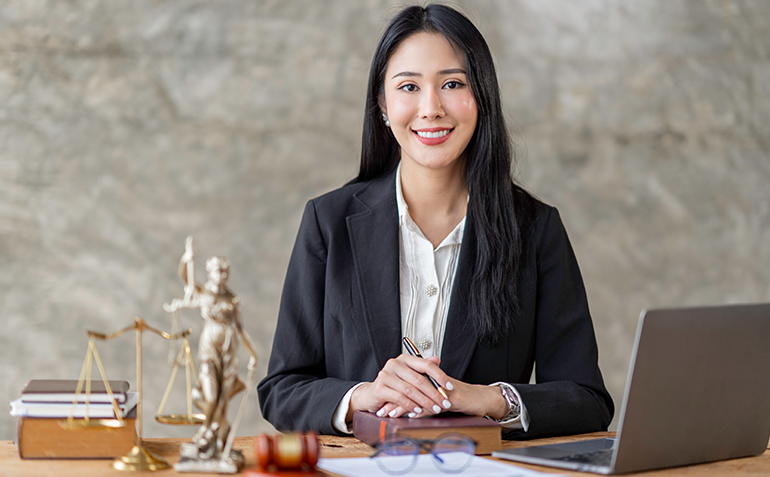 professional-asian-female-lawyer-or-legal-advisor--REKVZ86